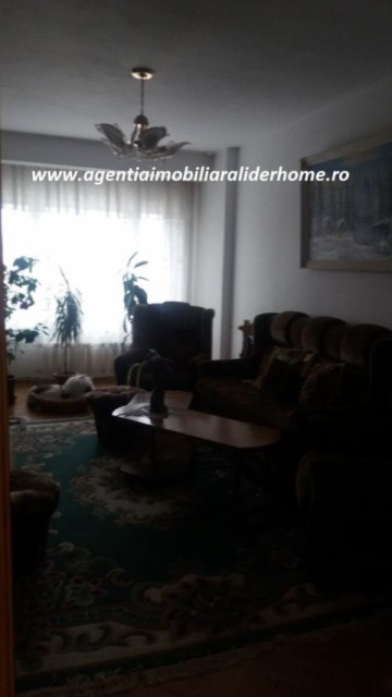 apartament-4-camere-decomandat-zona-bazar-0